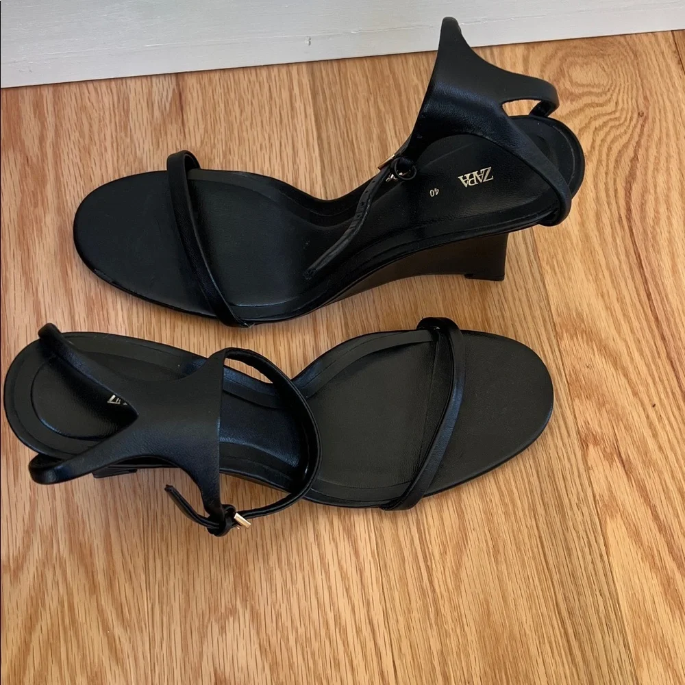 Zara SZ 40/9, black ankle strap wedge sandals .